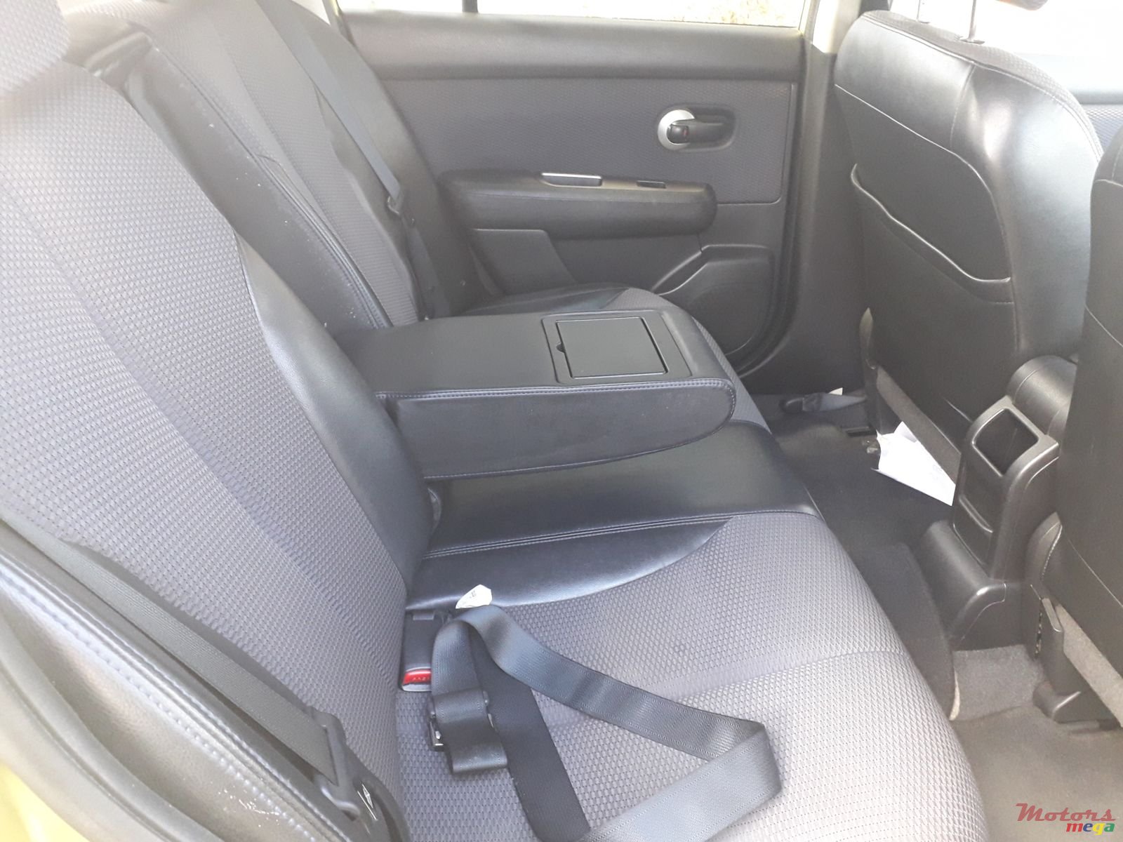 2007' Nissan Tiida H/Back photo #4