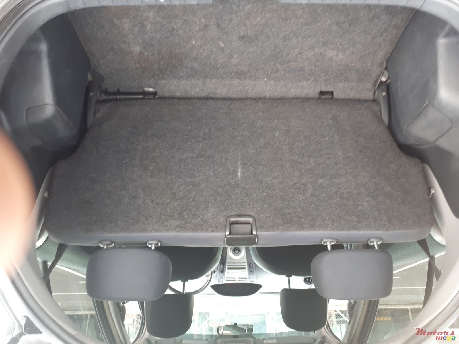 2006' Toyota Vitz photo #7