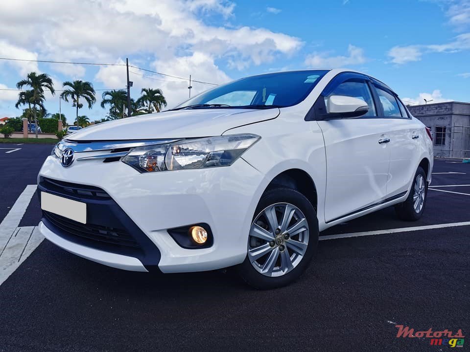 2016' Toyota Yaris photo #4