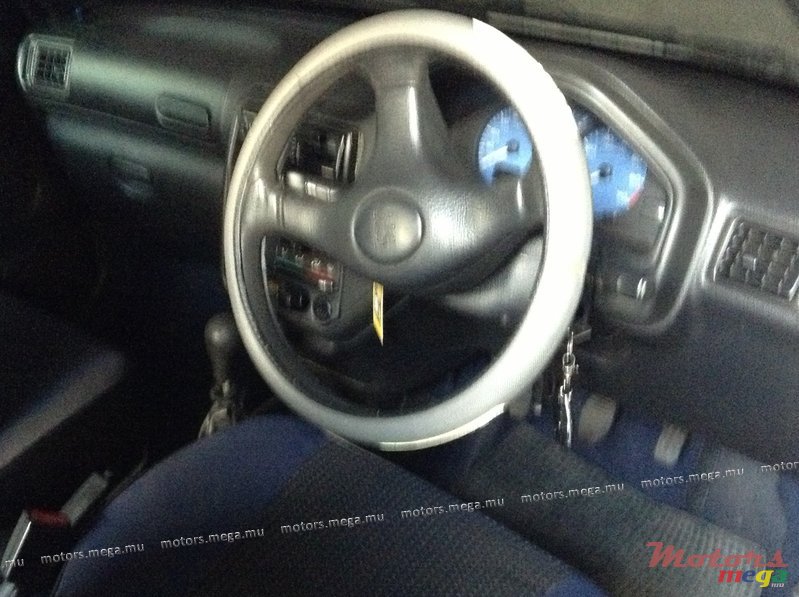 2001' Peugeot 106 Equinoxe photo #3