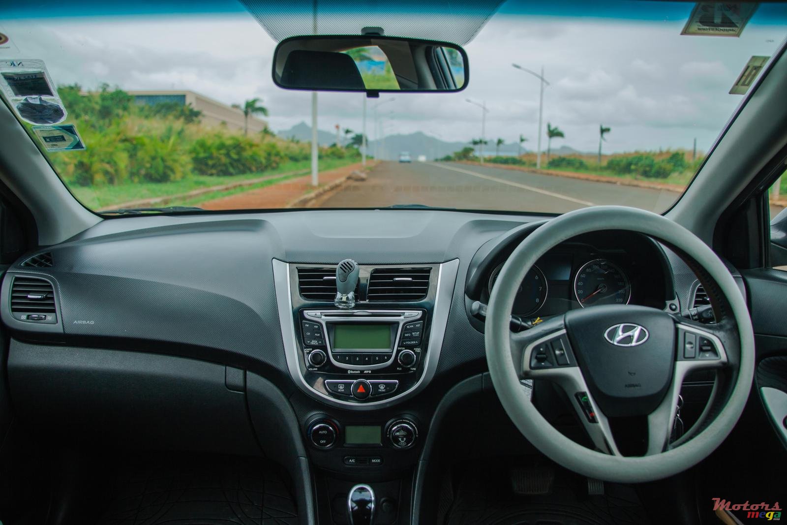 2012' Hyundai Accent photo #3