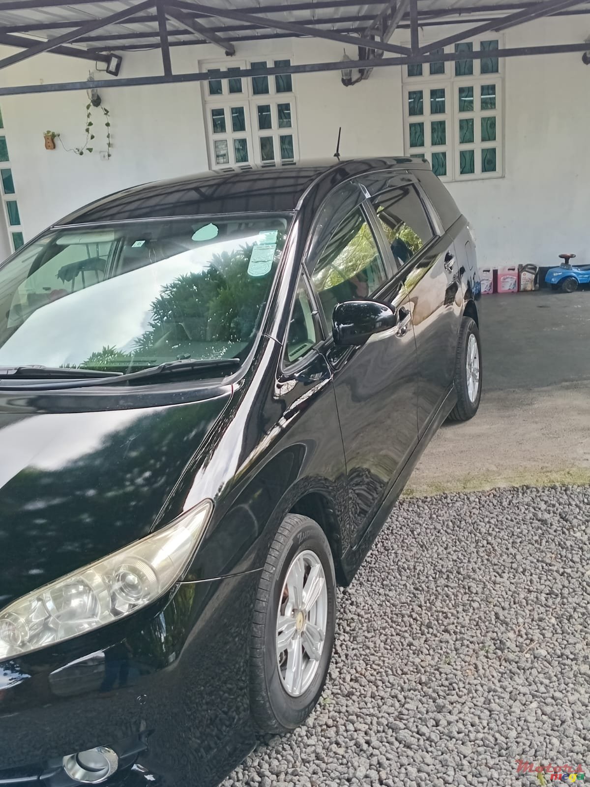 2016' Toyota Wish photo #2