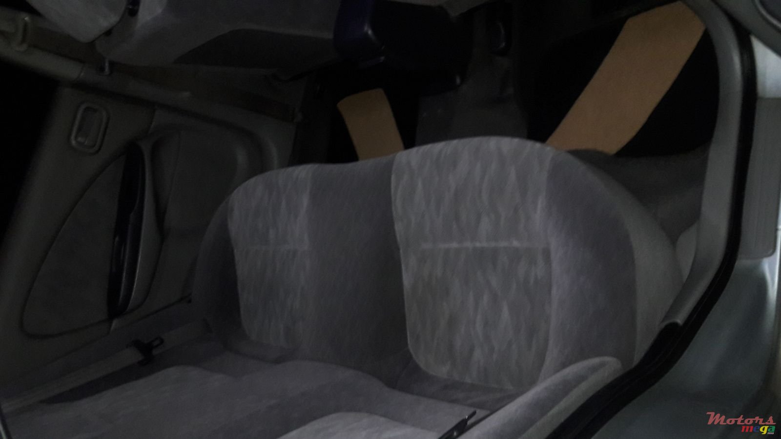 2000' Nissan Sunny photo #2