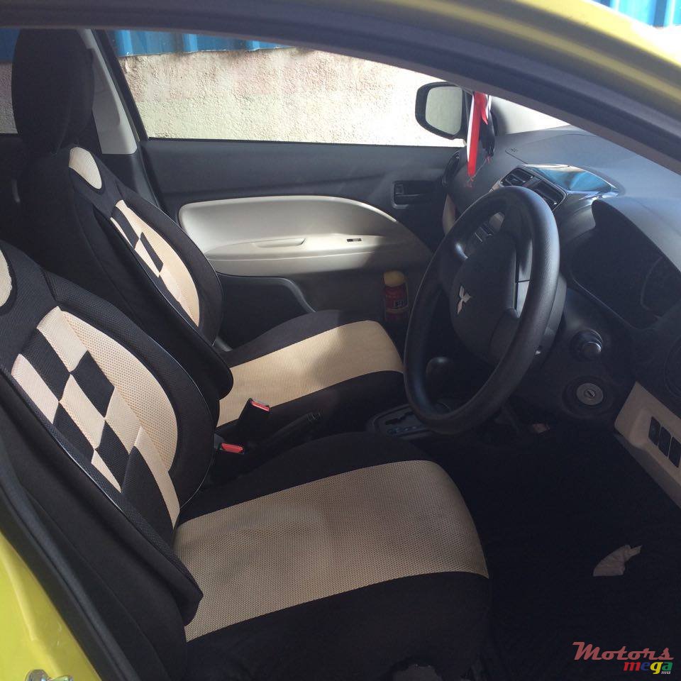 2012' Mitsubishi Mirage photo #4