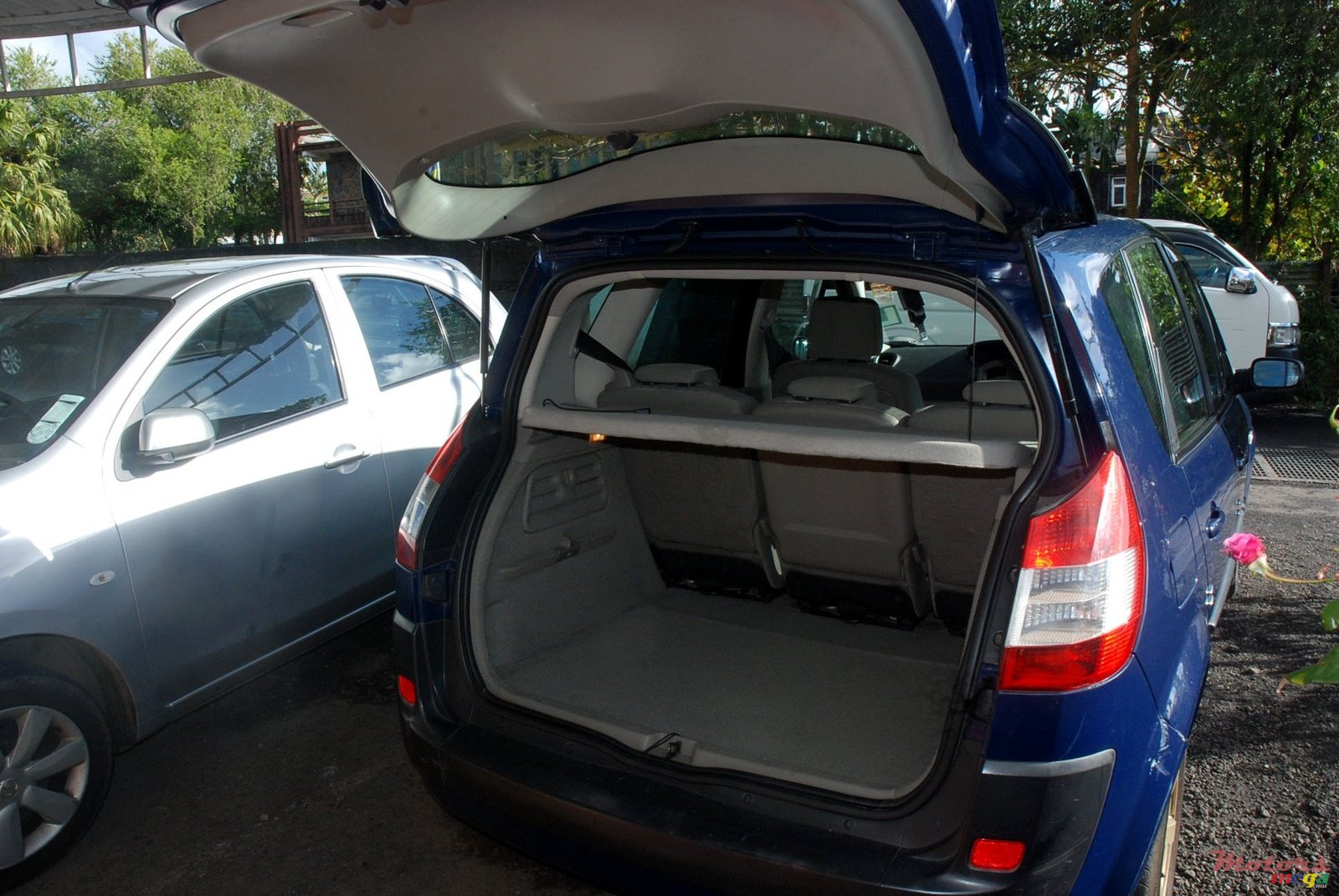 2006' Renault Scenic photo #2