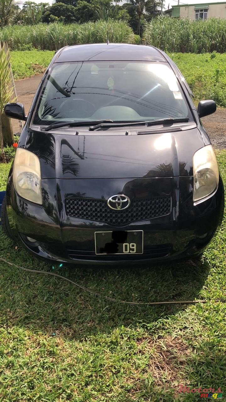 2009' Toyota Yaris photo #1