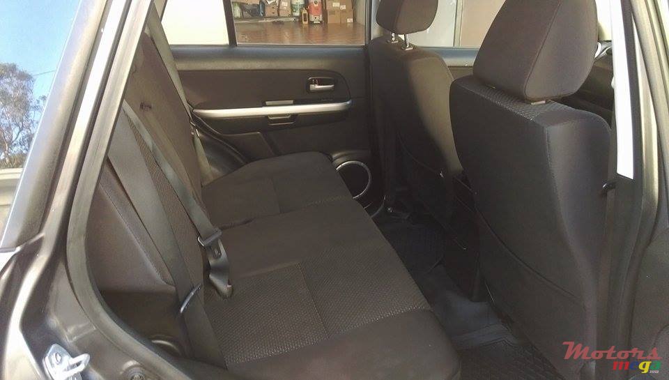 2009' Suzuki Grand Vitara photo #3