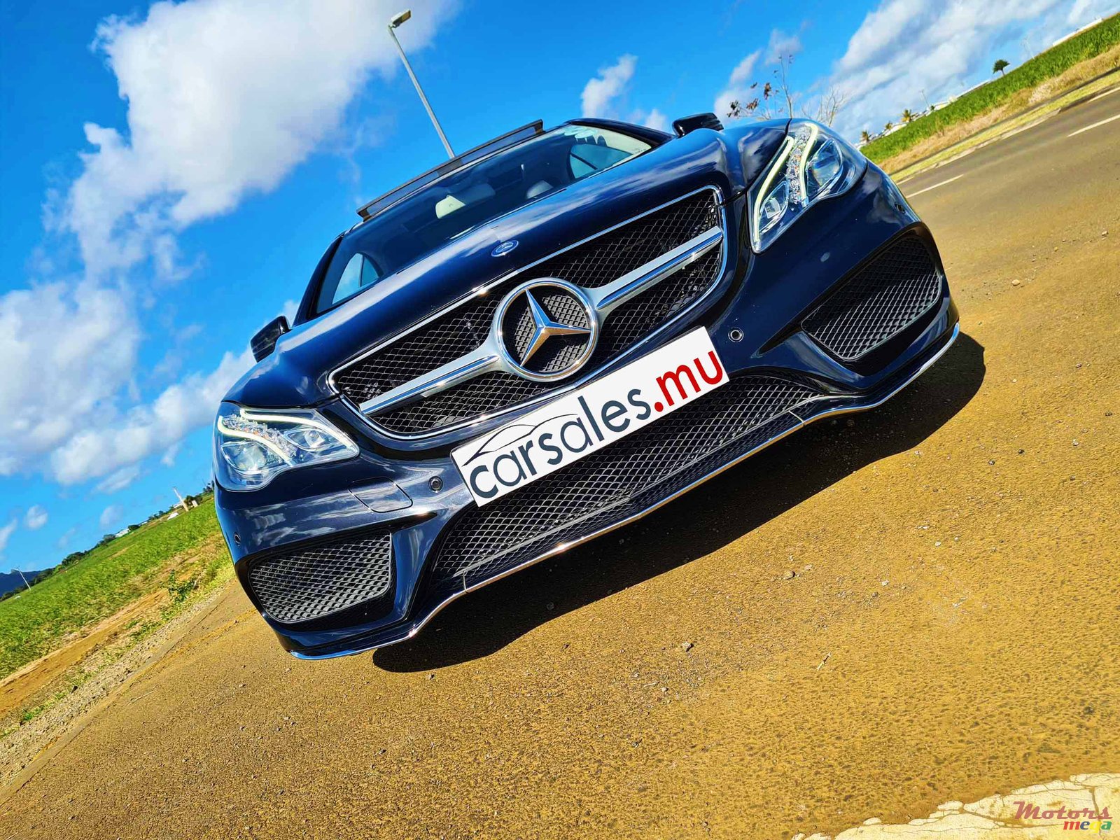 2014' Mercedes-Benz E-Class E250 Coupé CGI AMG photo #1