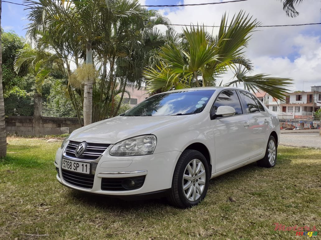 2011' Volkswagen photo #1