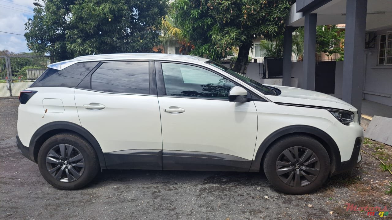 2019' Peugeot 3008 photo #2