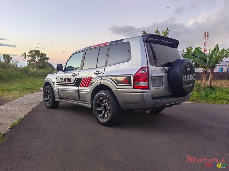 2003' Mitsubishi Pajero photo #4