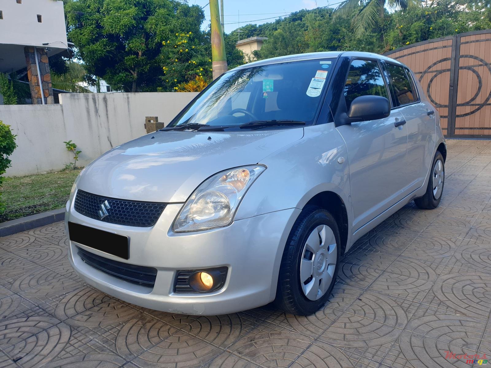 2009' Suzuki Swift photo #3