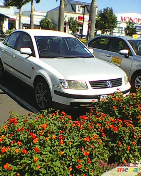 1998' Volkswagen Passat photo #1