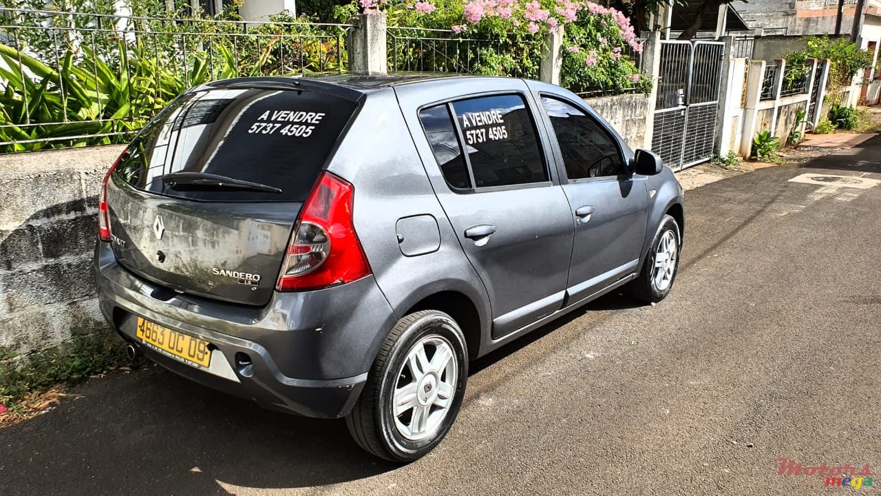 2009' Renault Sandero photo #1