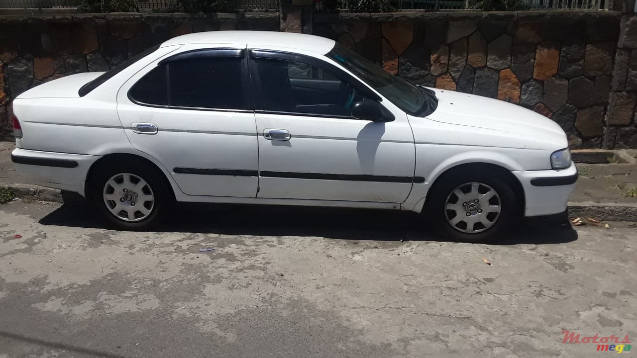 1999' Nissan Sunny photo #1
