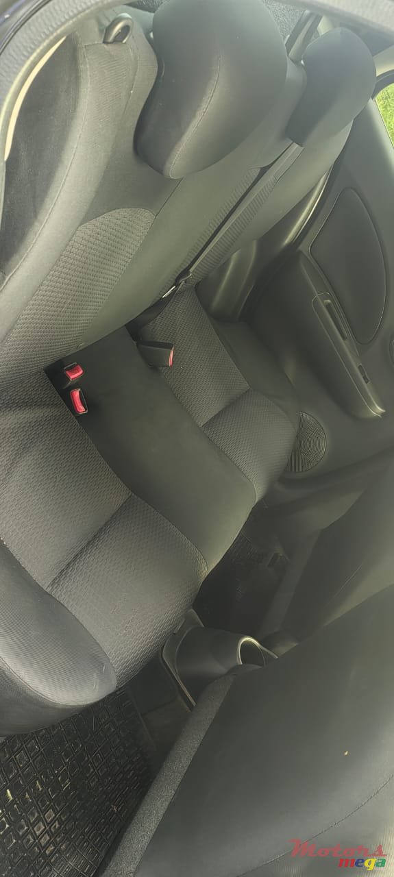 2011' Nissan March photo #7