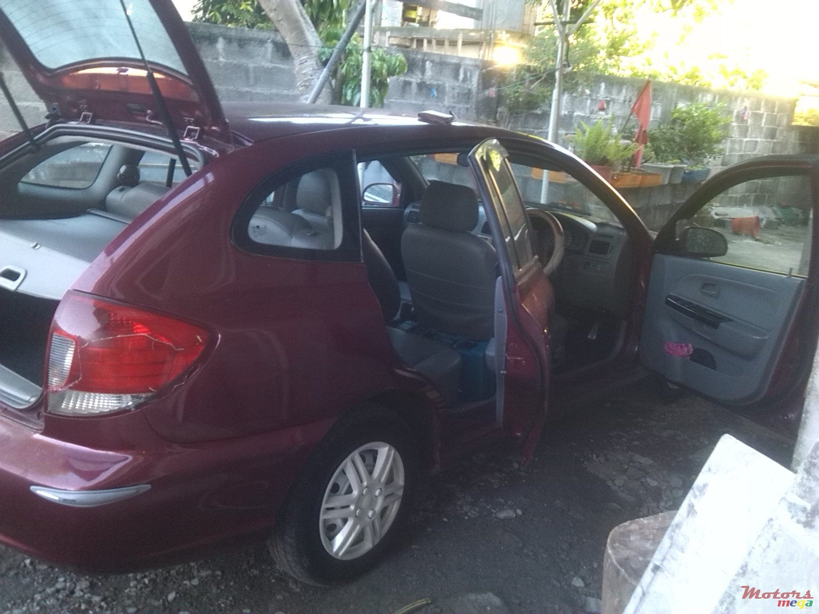 2004' Kia Rio photo #1