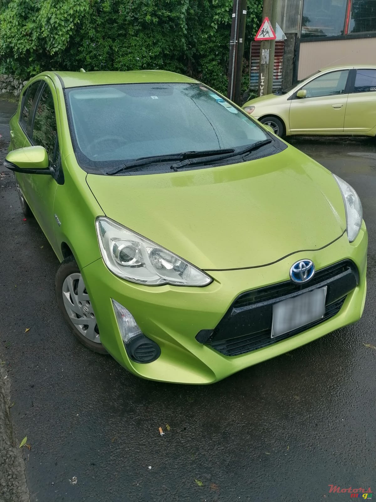 2015' Toyota Aqua photo #2