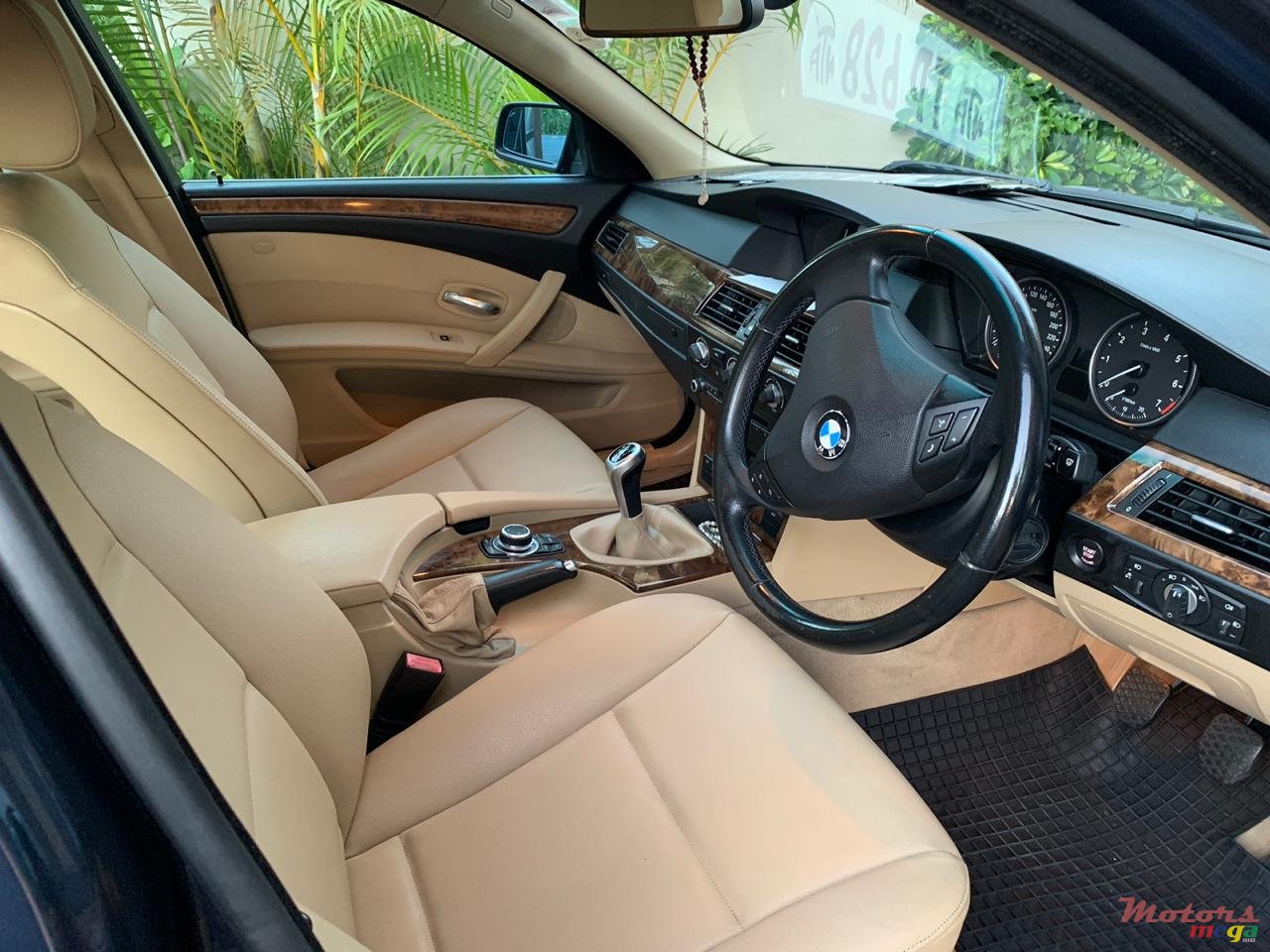 2008' BMW 5 Series 520i photo #4
