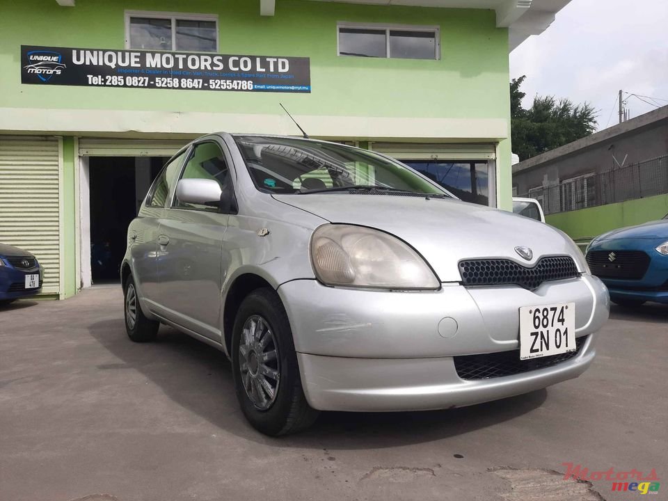 2001' Toyota Vitz photo #1