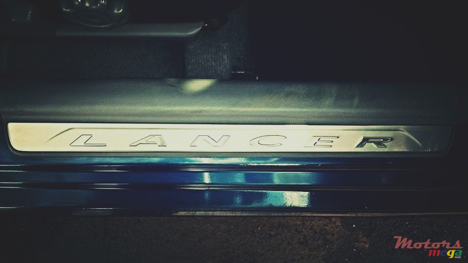 2004' Mitsubishi Lancer 1600 photo #5