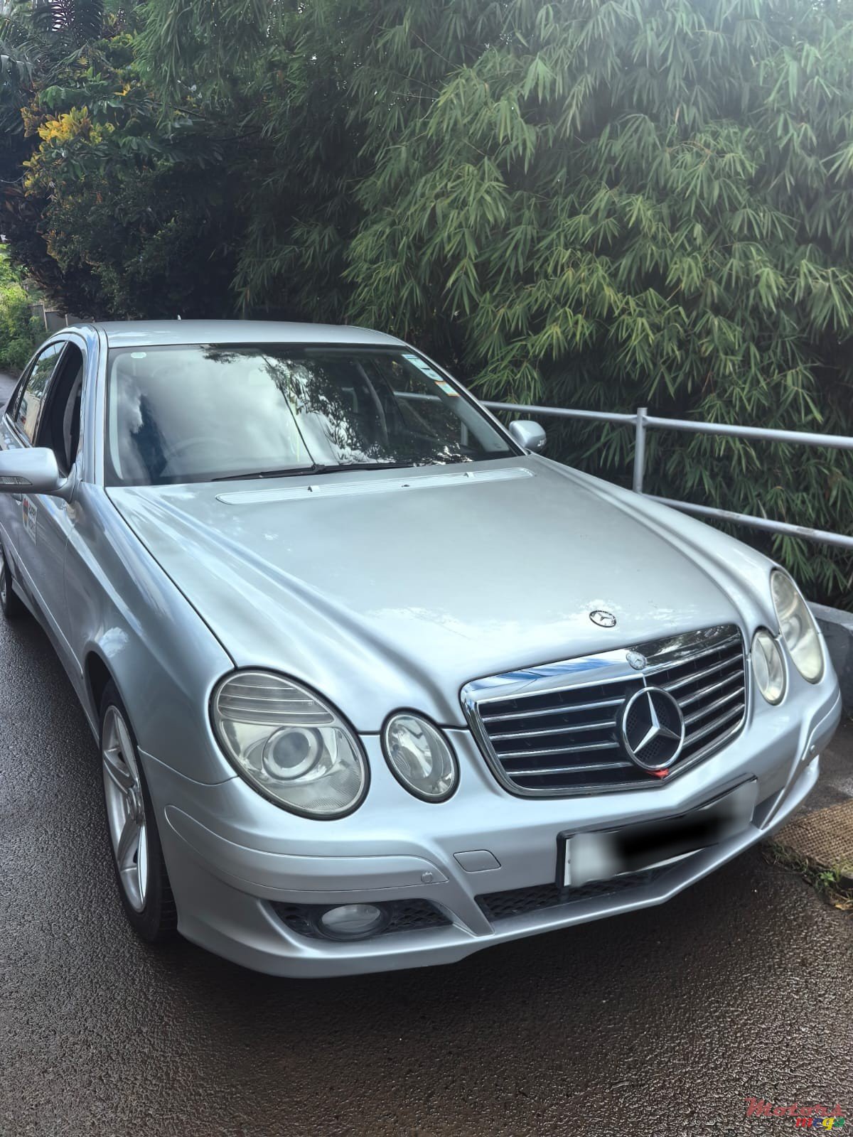 2009' Mercedes-Benz E 280 photo #2