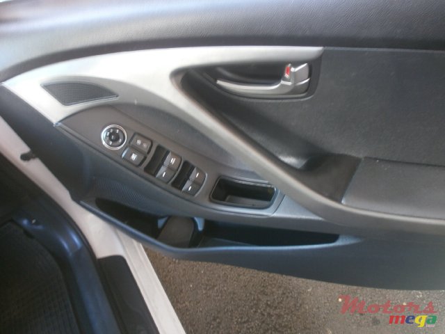 2012' Hyundai Elantra photo #5