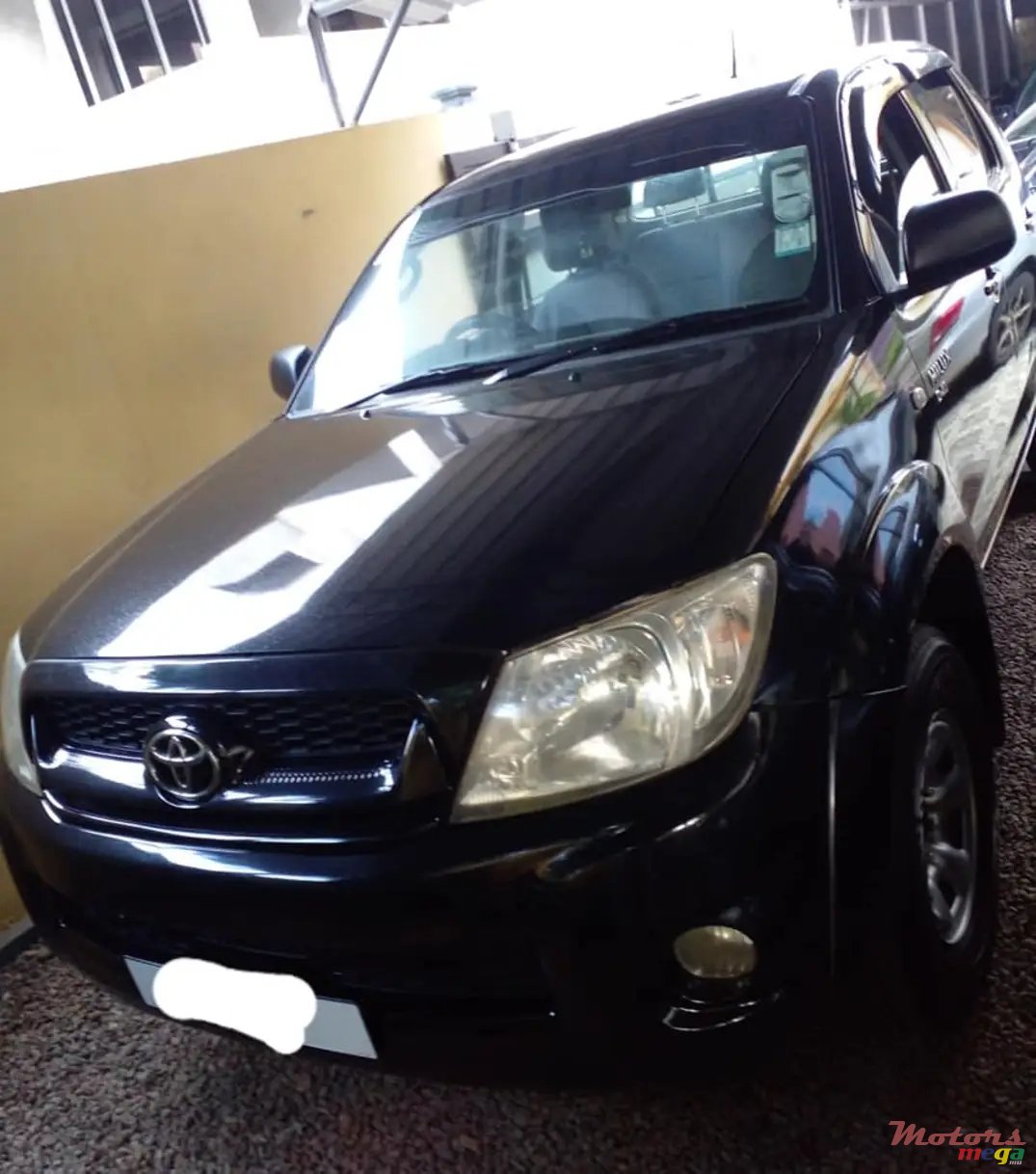 2010' Toyota Hilux photo #2