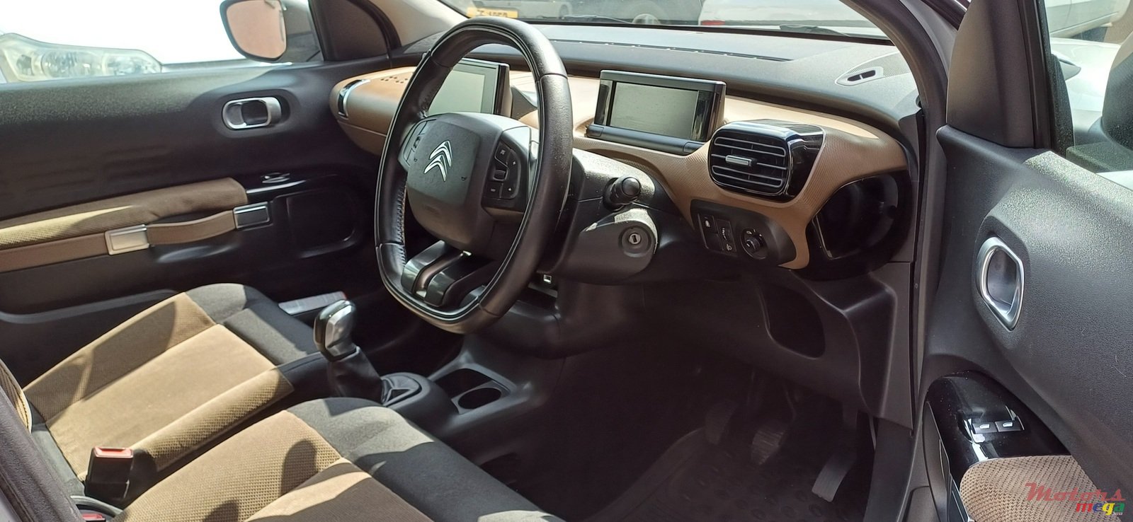 2015' Citroen C4 Cactus photo #5