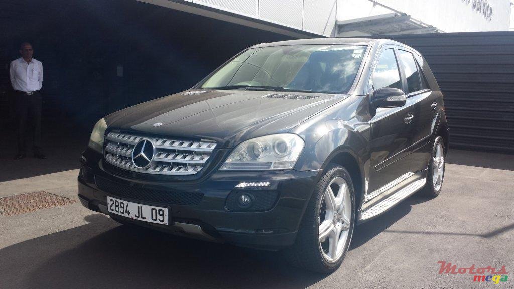 2009' Mercedes-Benz ML 320 photo #1