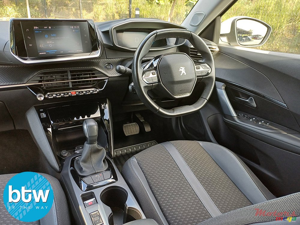 2020' Peugeot 2008 photo #7