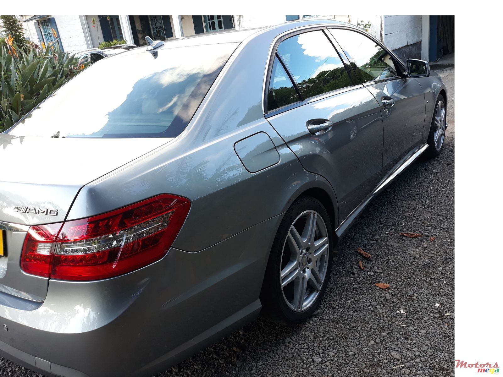 2011' Mercedes-Benz E-Class E250 photo #3