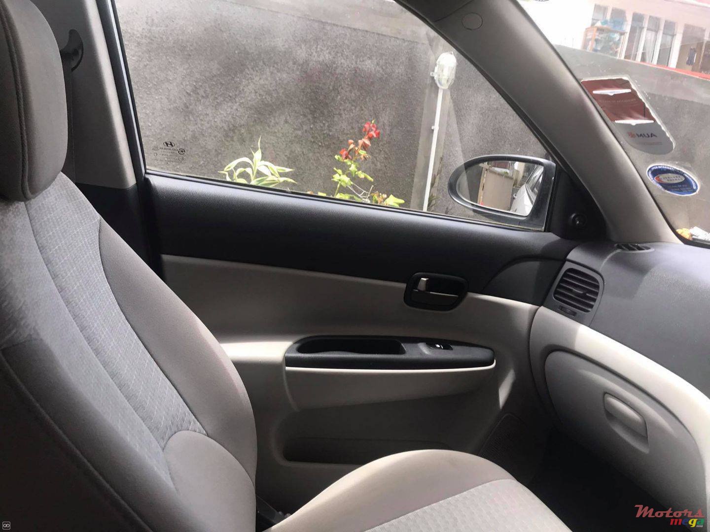 2008' Hyundai Accent photo #6