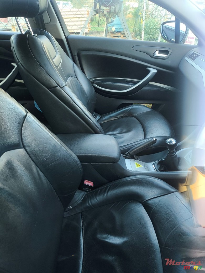 2010' Citroen C5 photo #2