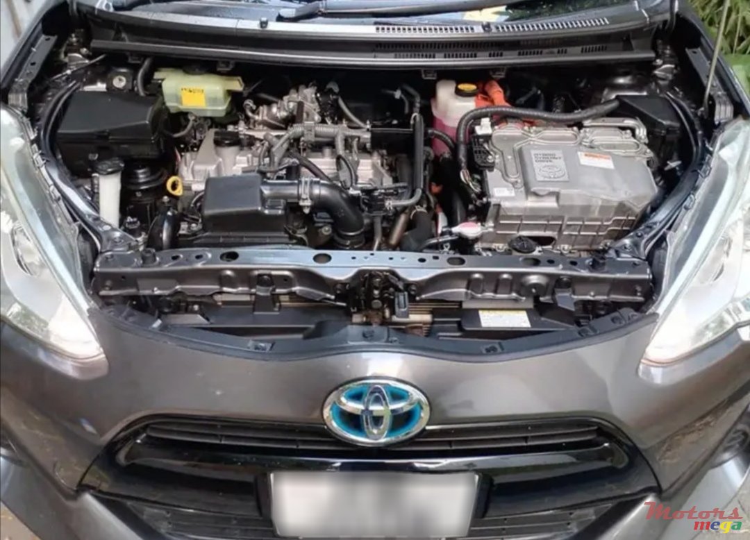 2016' Toyota Aqua photo #2