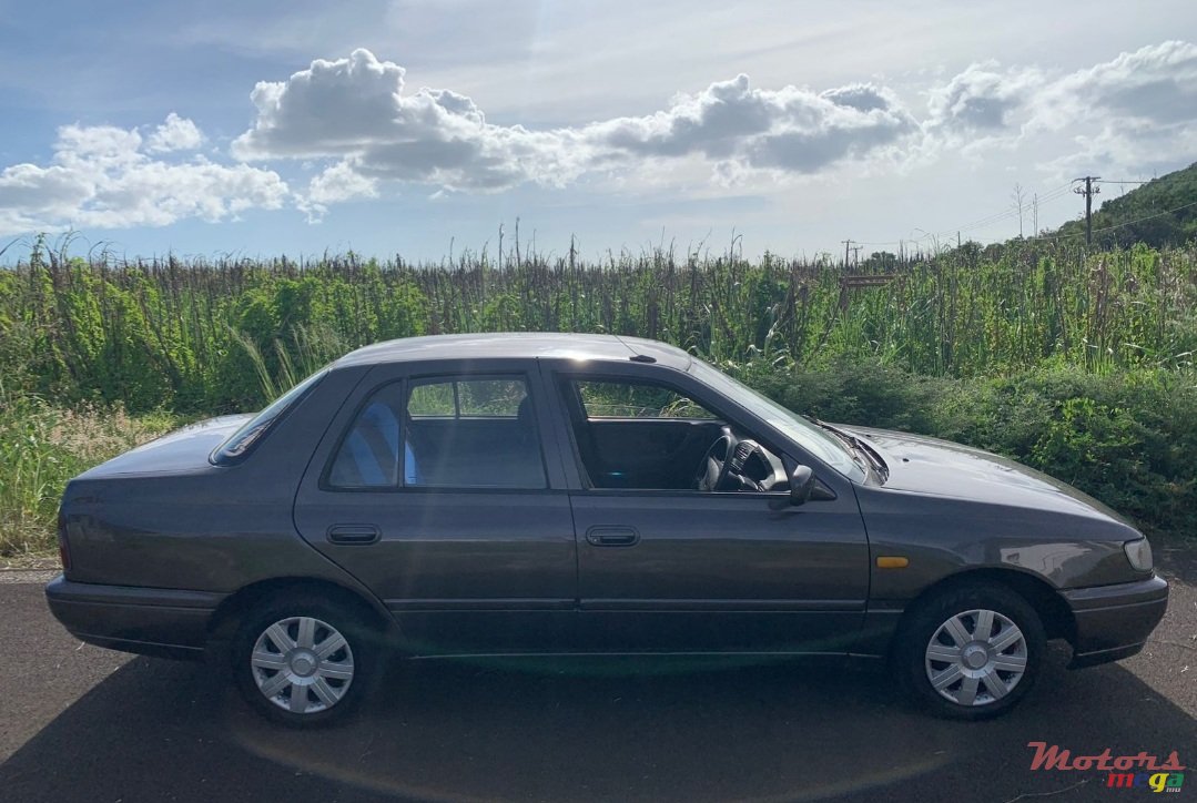 1996' Nissan Sentra photo #1