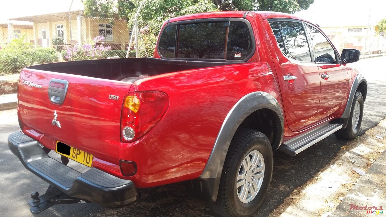 2010' Mitsubishi photo #5