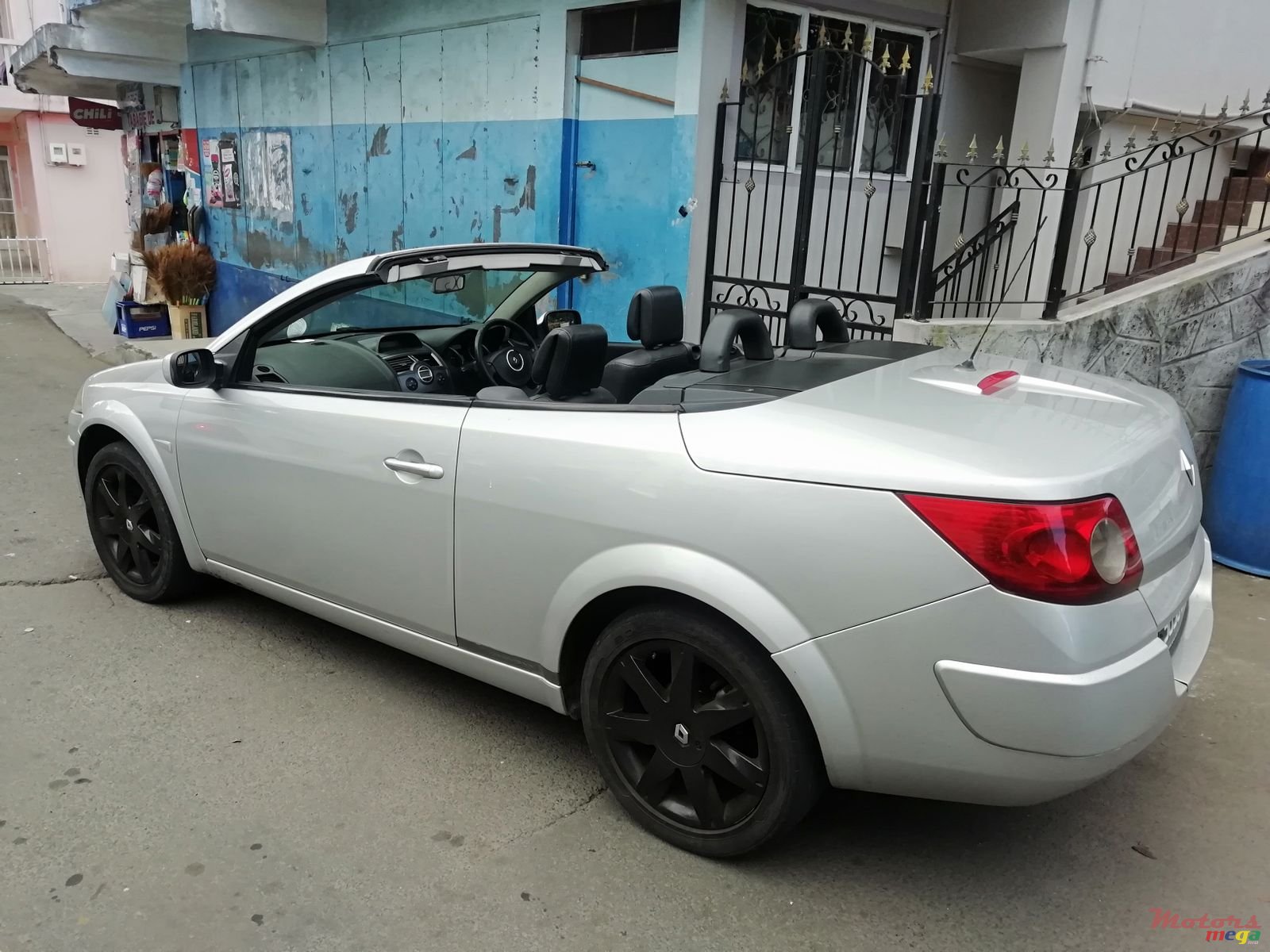 2007' Renault Megane photo #1