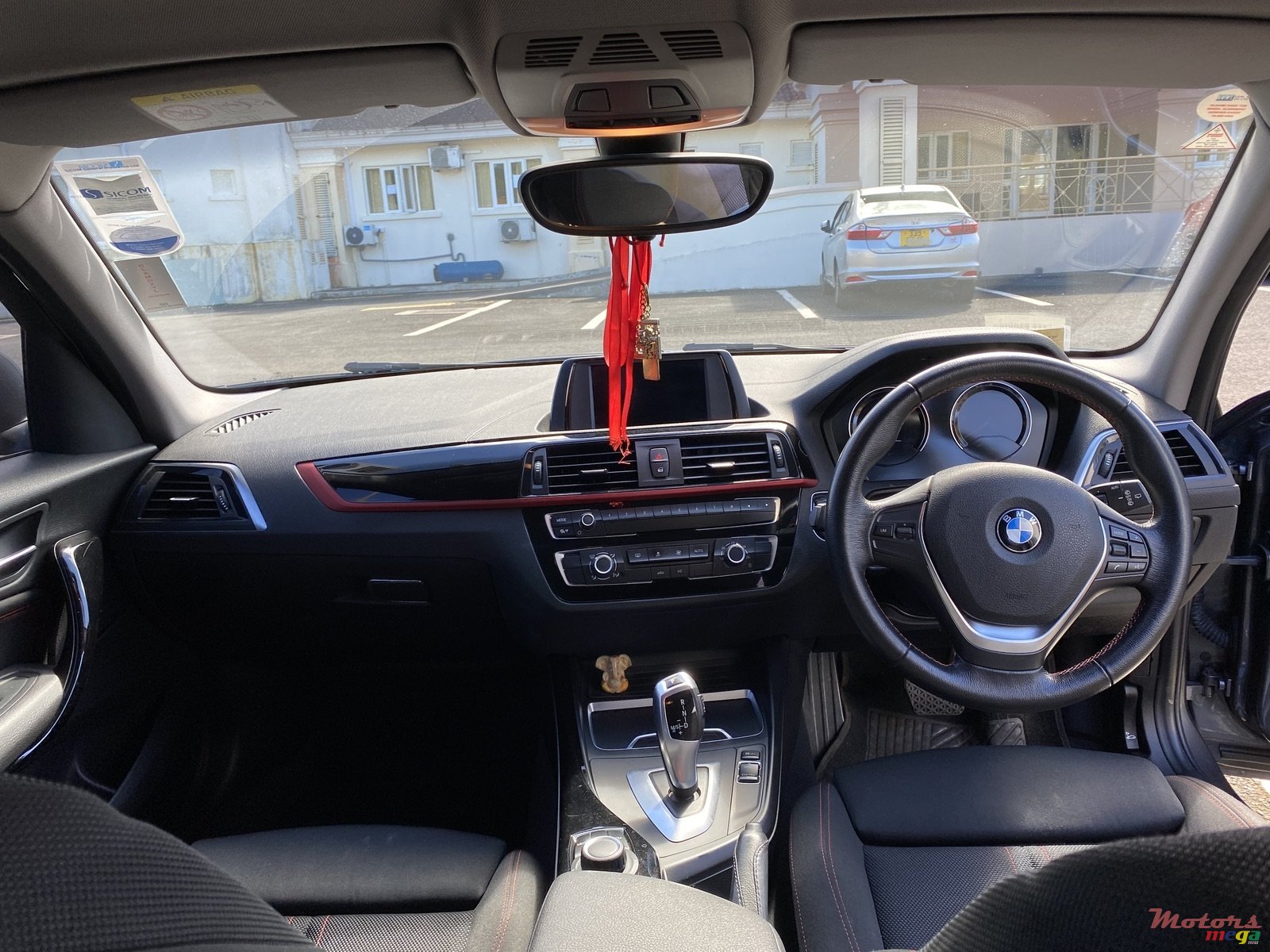 2018' BMW 1 Series 5 Door photo #3