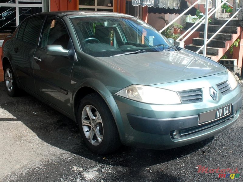 2004' Renault photo #1