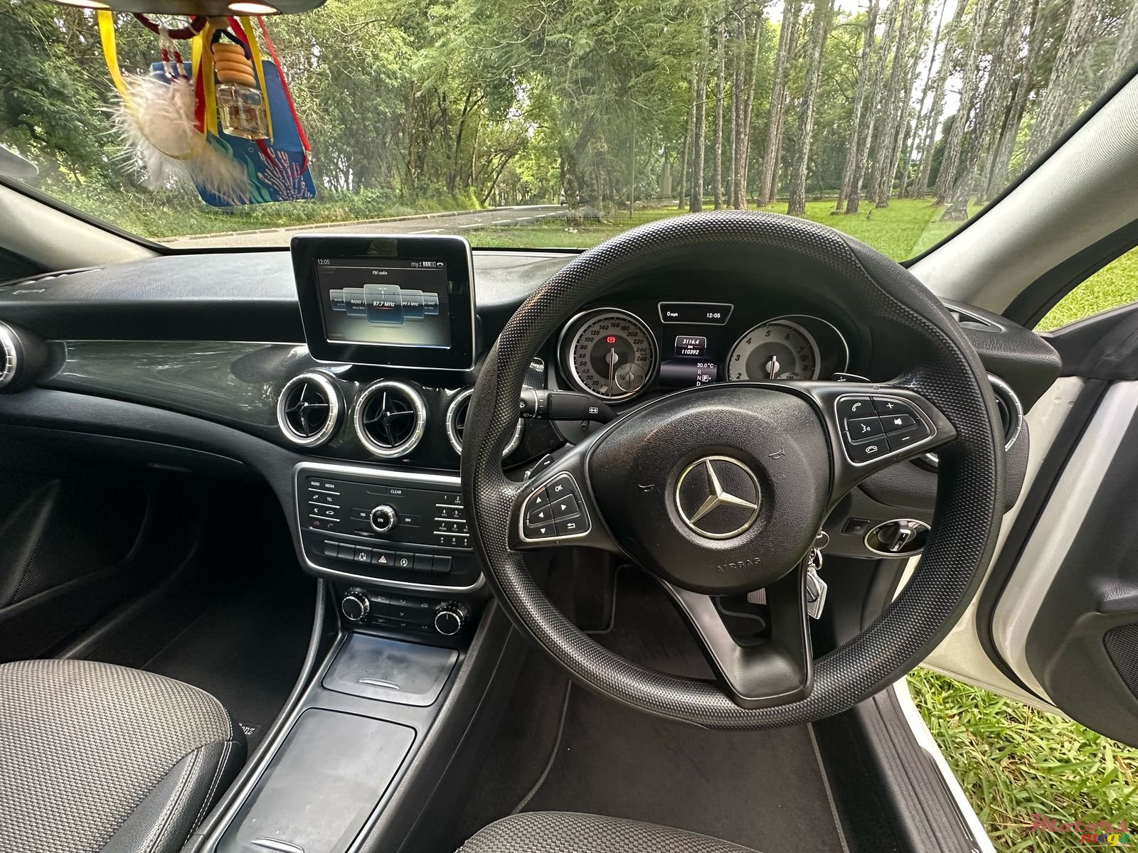 2016' Mercedes-Benz C 200 photo #7