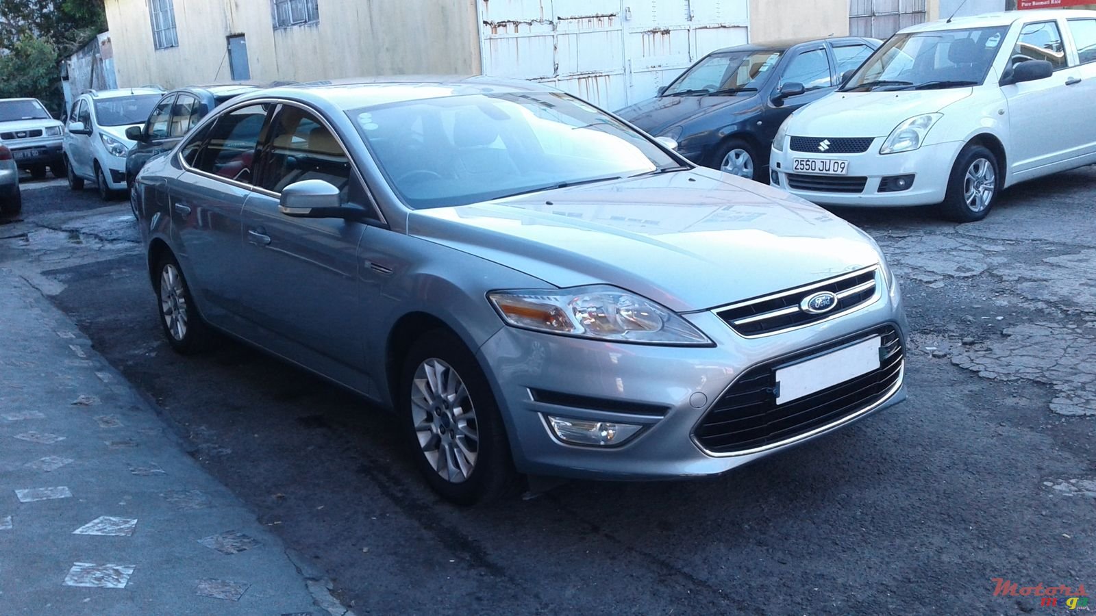 2012' Ford Mondeo photo #2