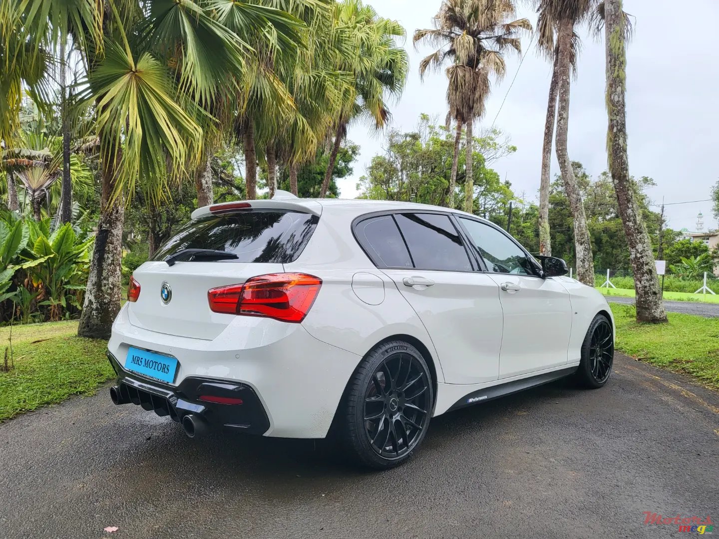 2015' BMW 118 photo #1