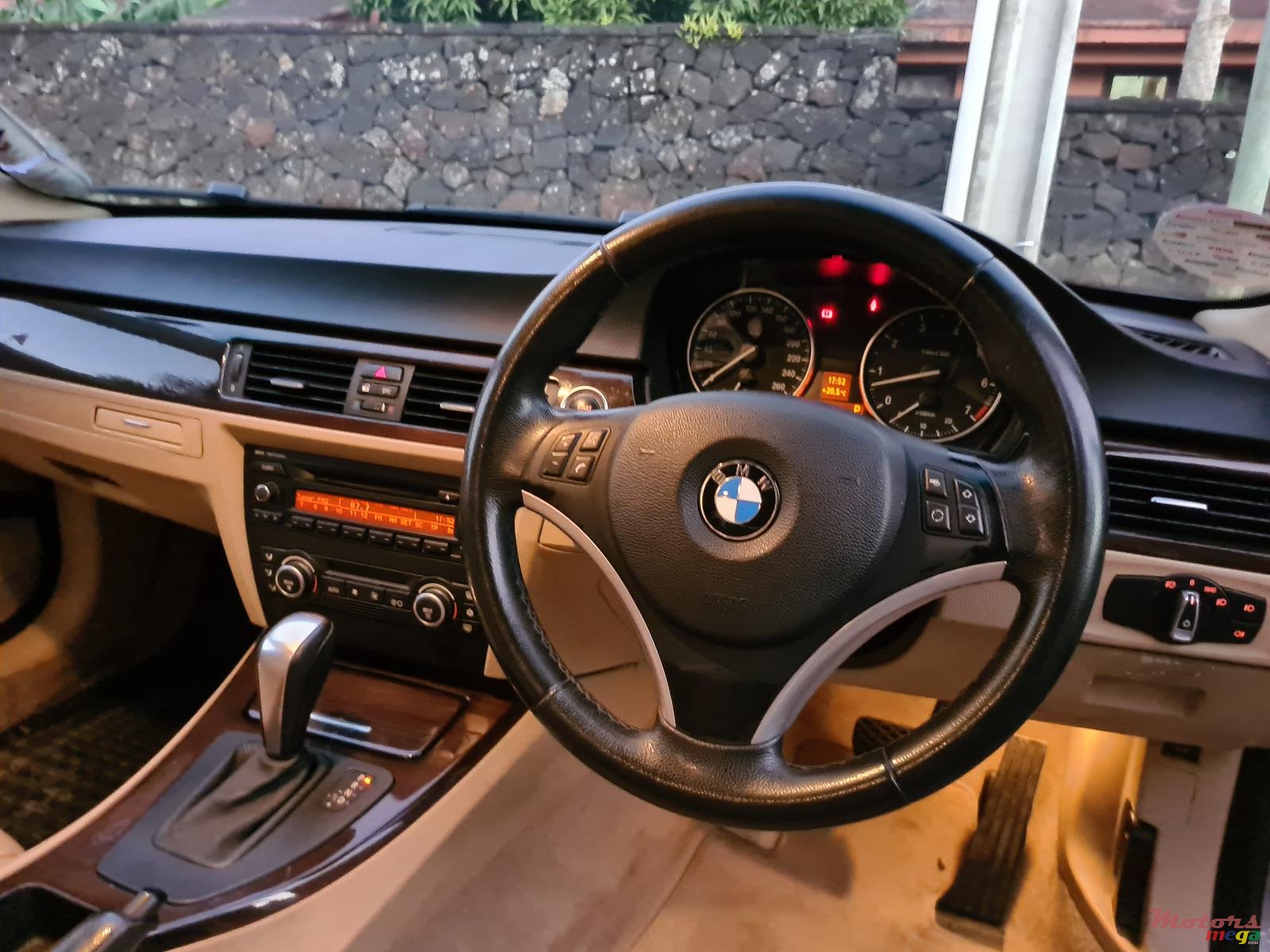 2009' BMW 320 Automatic photo #7