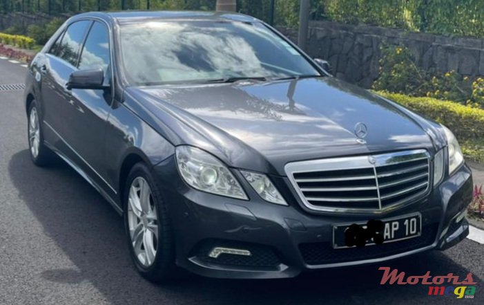 2010' Mercedes-Benz E-Class photo #4