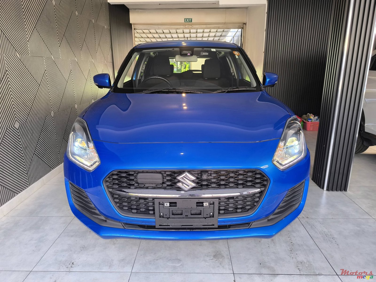 2023' Suzuki Swift photo #2