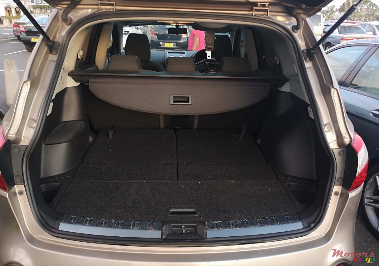 2010' Nissan Qashqai+2 photo #4