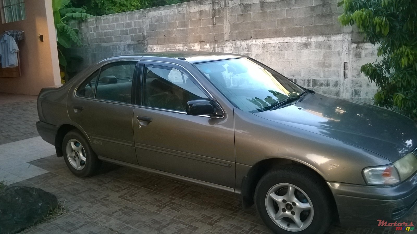 1996' Nissan Sunny photo #1
