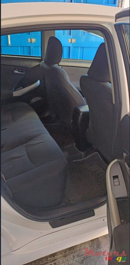 2013' Toyota Prius photo #6