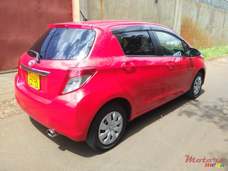 2013' Toyota Vitz 1.3 U package photo #3